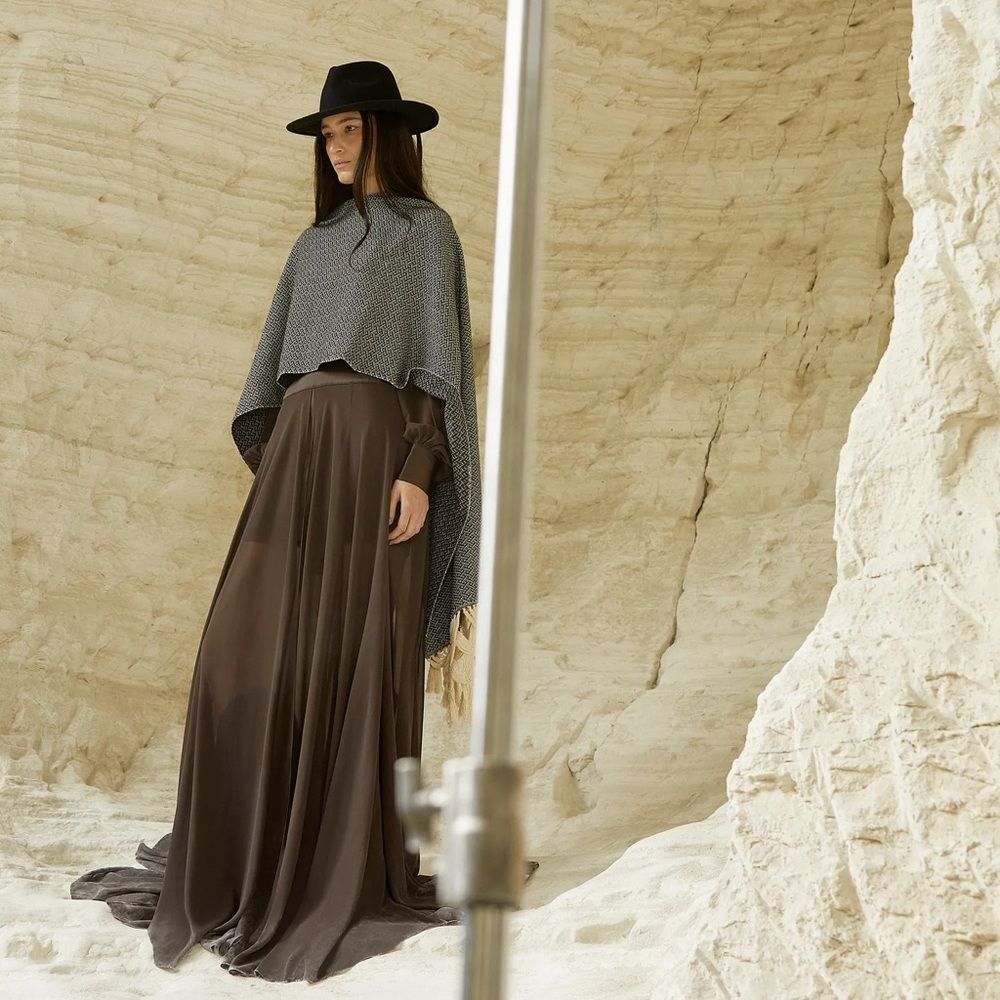 Lorena Saravia H&M COTTON SHAWL WITH FRINGE - Picture 4 of 6